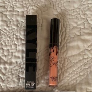 Kylie Cosmetics Makeup - Kylie Jenner Lipstick in COMMANDO | VELVET LIQUID Kylie Cosmetics Makeup - Kylie Jenner Lipstick in COMMANDO | VELVET LIQUID